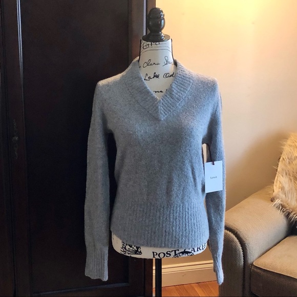 LEWIT—V-NECK SOFT, GRAY MERINO & CASHMERE BOUCLÉ SWEATER. SIZE MEDIUM & BNWT!! - Picture 10 of 13